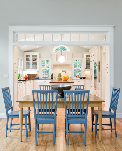 Transom windows define the space between a kitchen and dining area