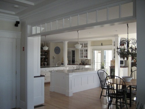 Transom windows define the space between the entryway and living area
