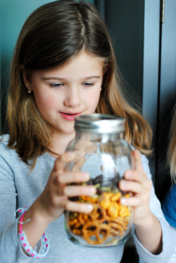 easy goldfish cracker snack mix