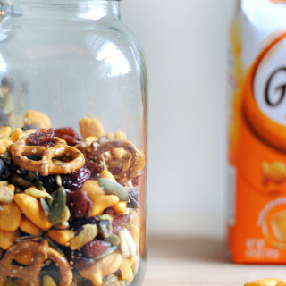 easy goldfish cracker snack mix