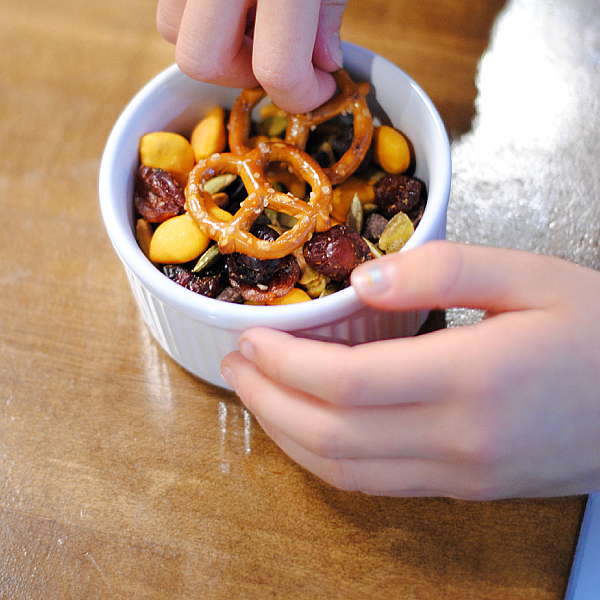 easy goldfish cracker snack mix