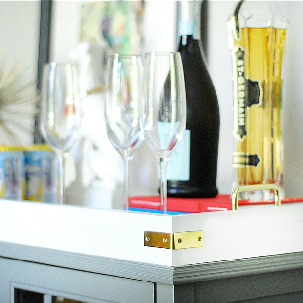 Make your own lacquered tray with brass accents by following this easy tutorial!