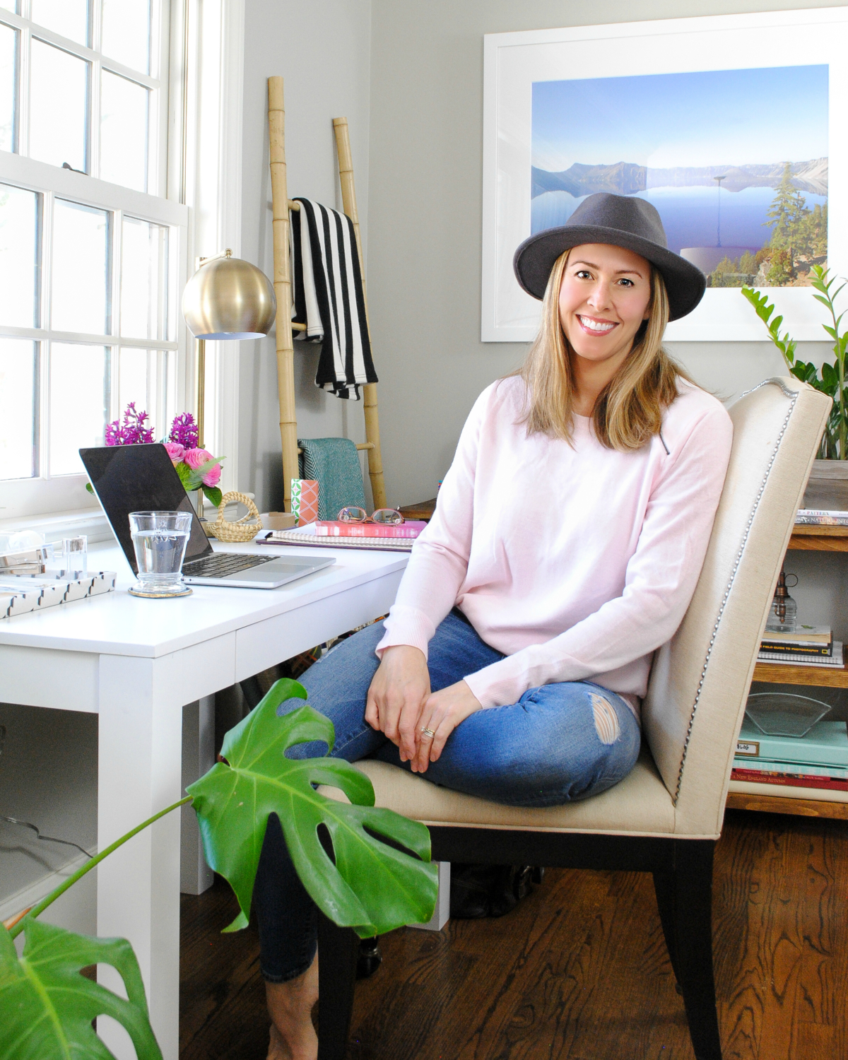 pretty desk nook-1