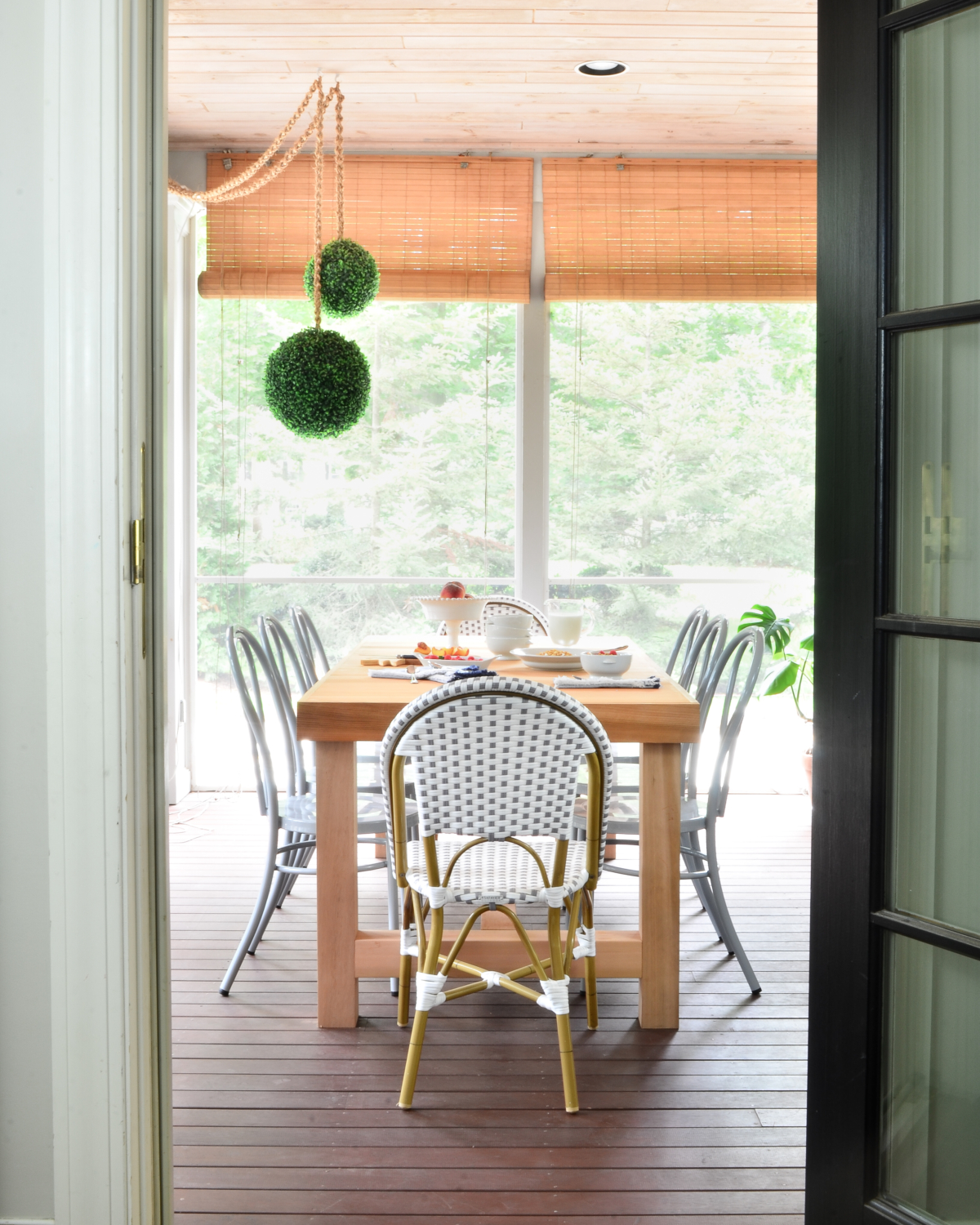 Metal bentwood chairs (that come in nine different colors!) and a DIY outdoor dining table inspired by a $4000 Restoration Hardware table are the perfect finishing touches to this totally gorgeous screened porch!