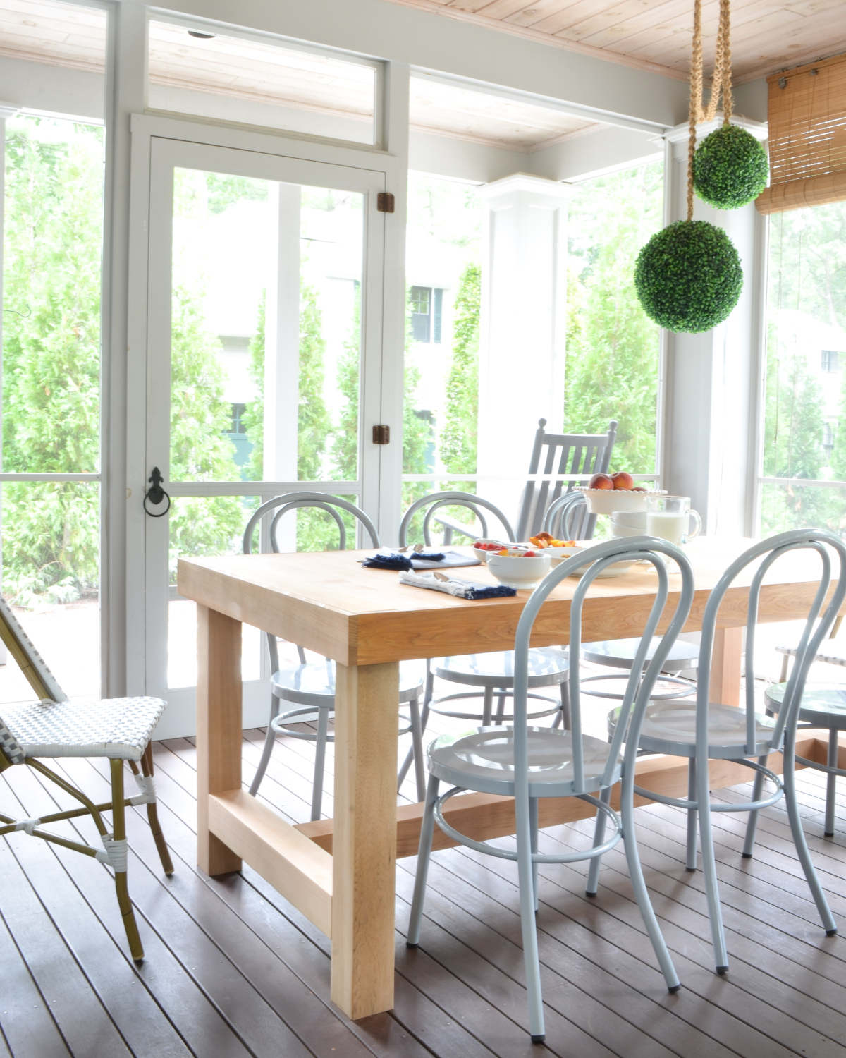 Metal bentwood chairs (that come in nine different colors!) and a DIY outdoor dining table inspired by a $4000 Restoration Hardware table are the perfect finishing touches to this totally gorgeous screened porch!