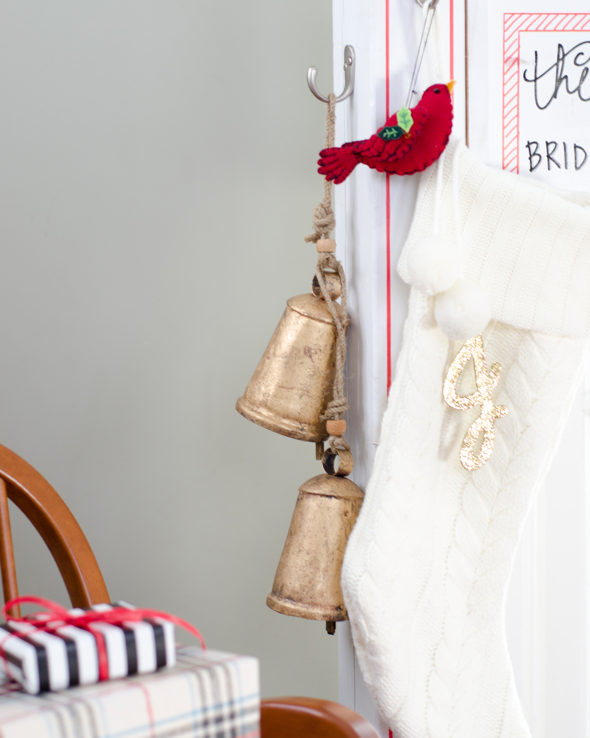 DIY Christmas stocking post - perfect if you don't have a mantle or just as a cute Christmas accent anywhere!