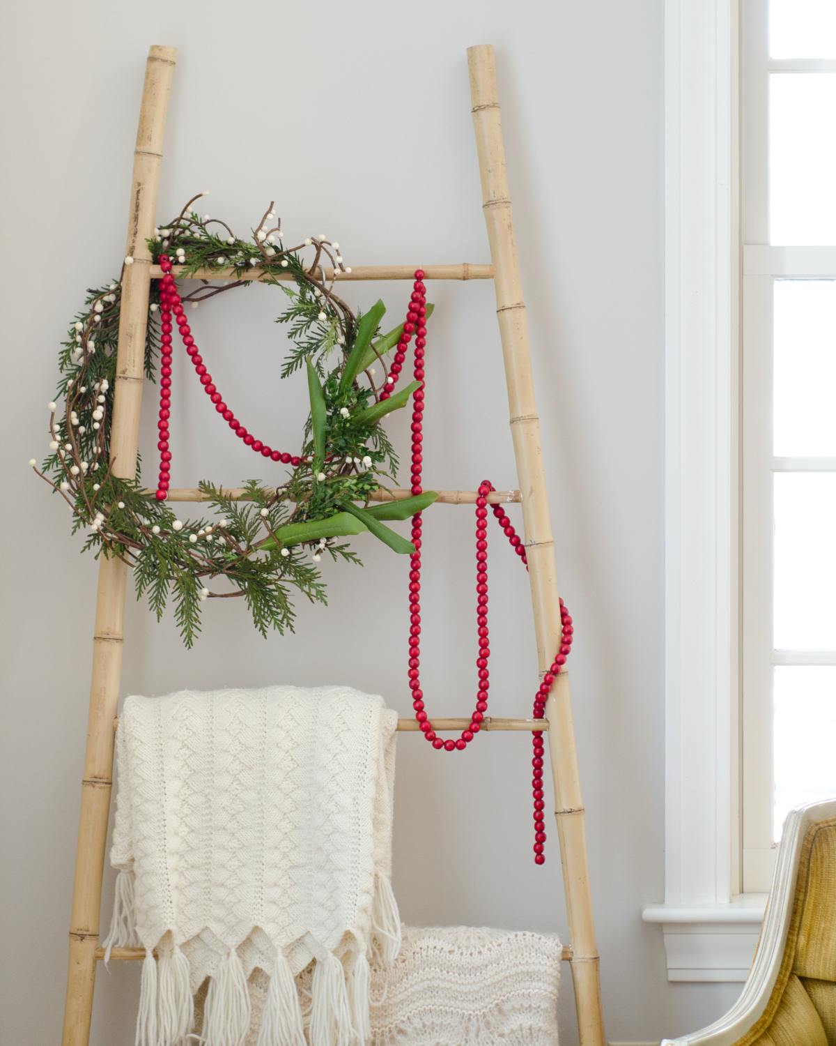 classic-christmas-mudroom-and-family-room-17