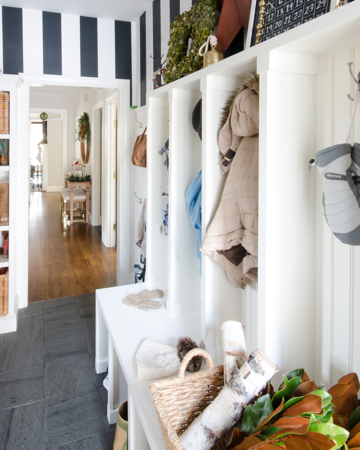 classic-christmas-mudroom-and-family-room-19