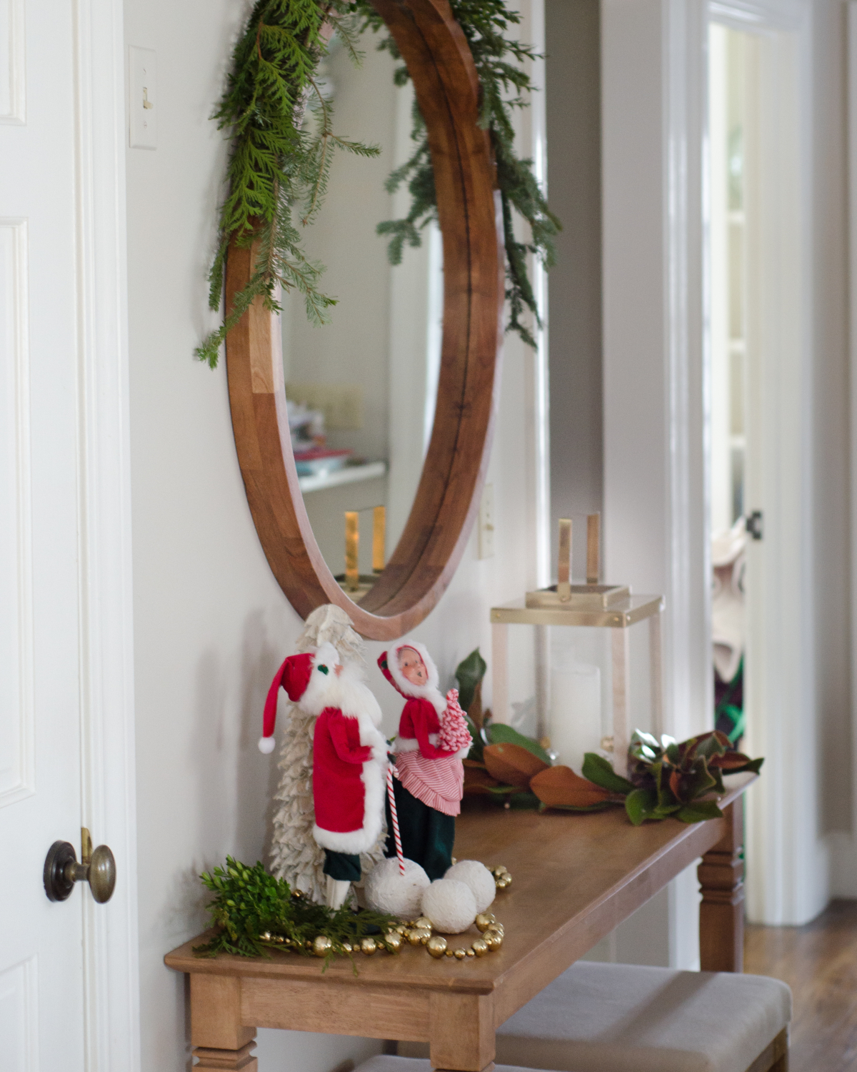 classic-christmas-mudroom-and-family-room-24