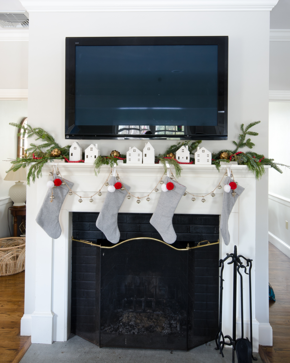 classic-christmas-mudroom-and-family-room-7