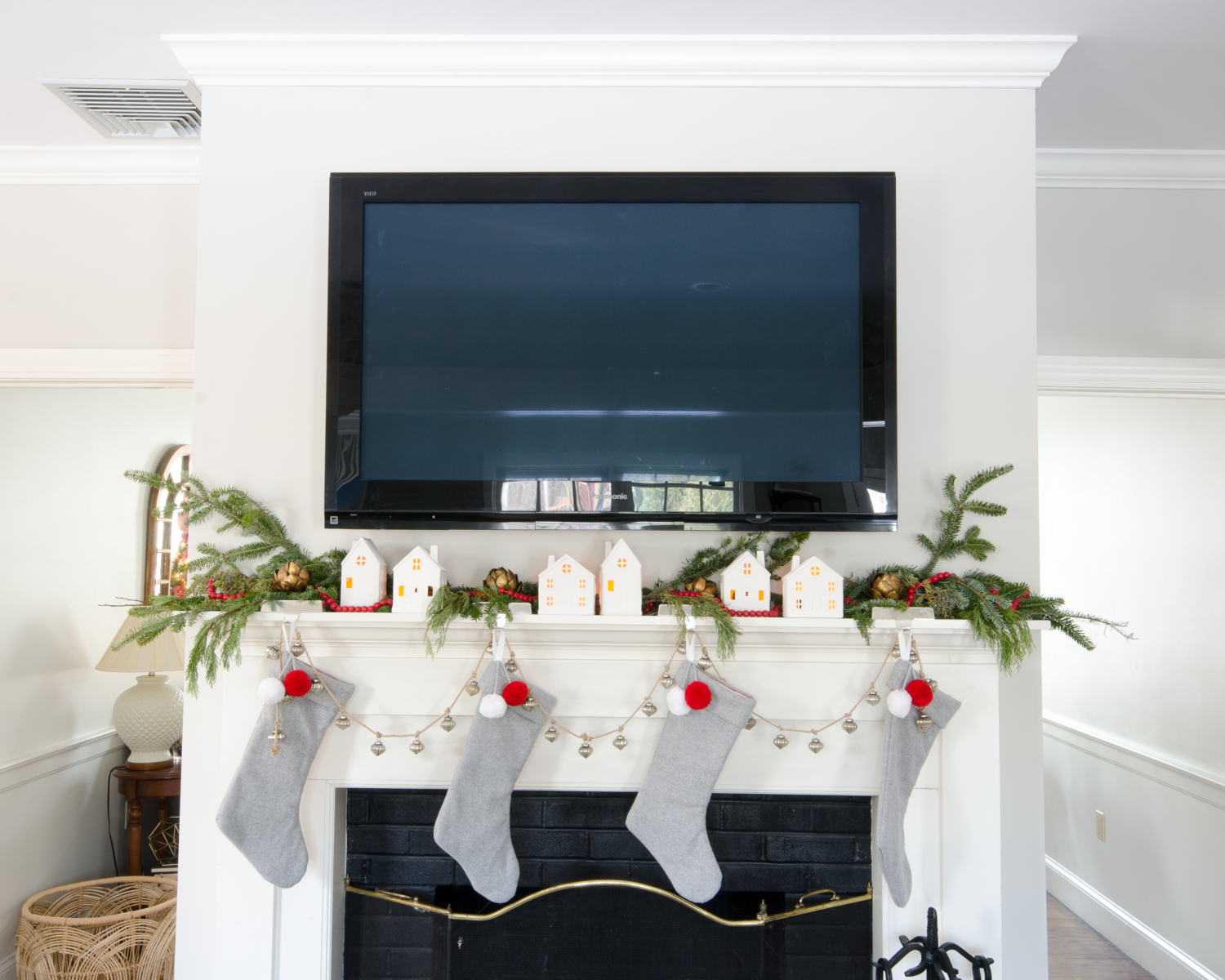 classic-christmas-mudroom-and-family-room-8