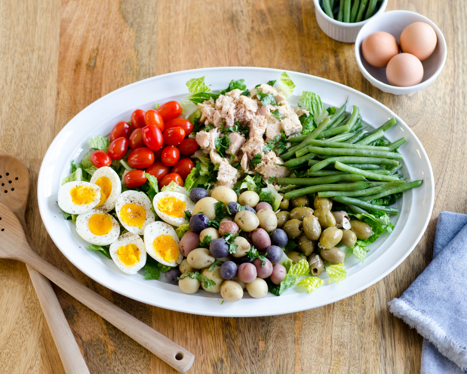 Easy tuna nicoise salad, like sunshine on a plate, perfect for a quick lunch or amazing healthy dinner. Whole 30 recipe, Paleo recipe too!