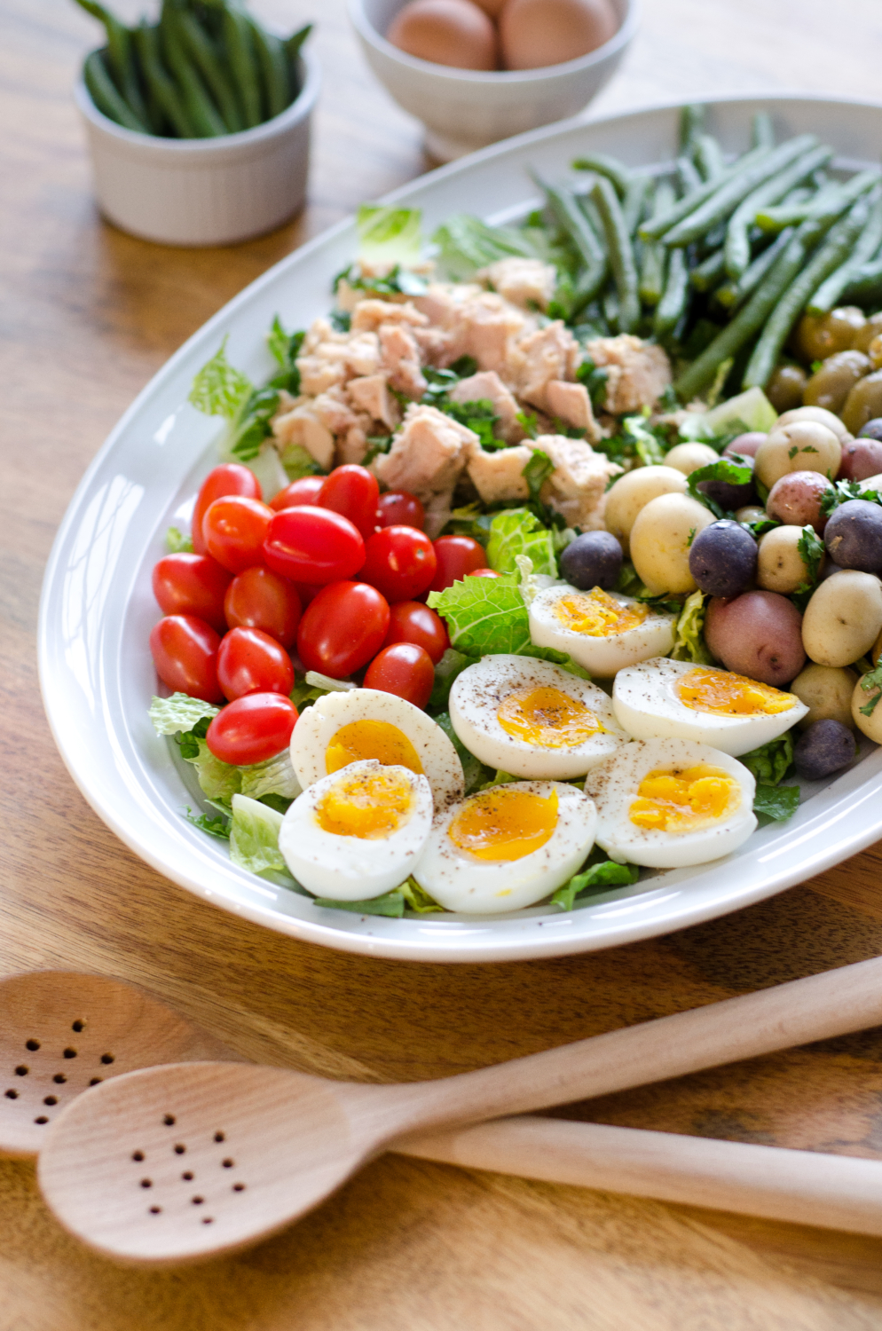 Easy tuna nicoise salad, like sunshine on a plate, perfect for a quick lunch or amazing healthy dinner. Whole 30 recipe, Paleo recipe too!