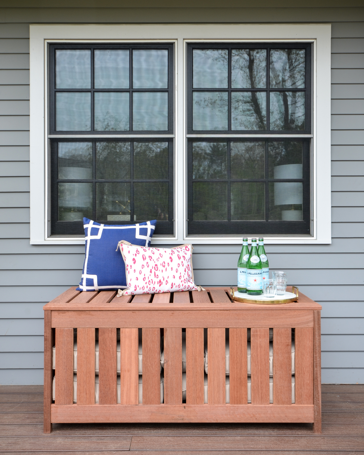 FREE plans for making a DIY outdoor storage box for outdoor cushions! Plus, it doubles as an outdoor bench seat and serving surface.