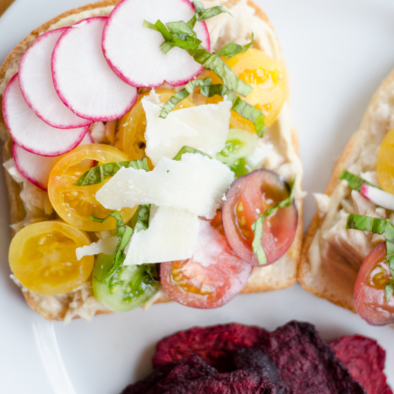 Quick and healthy lunch ideas - try these open faced sandwiches next time you're wondering what to eat for lunch. They're all super fast to make, taste amazing, and will keep you full all afternoon!