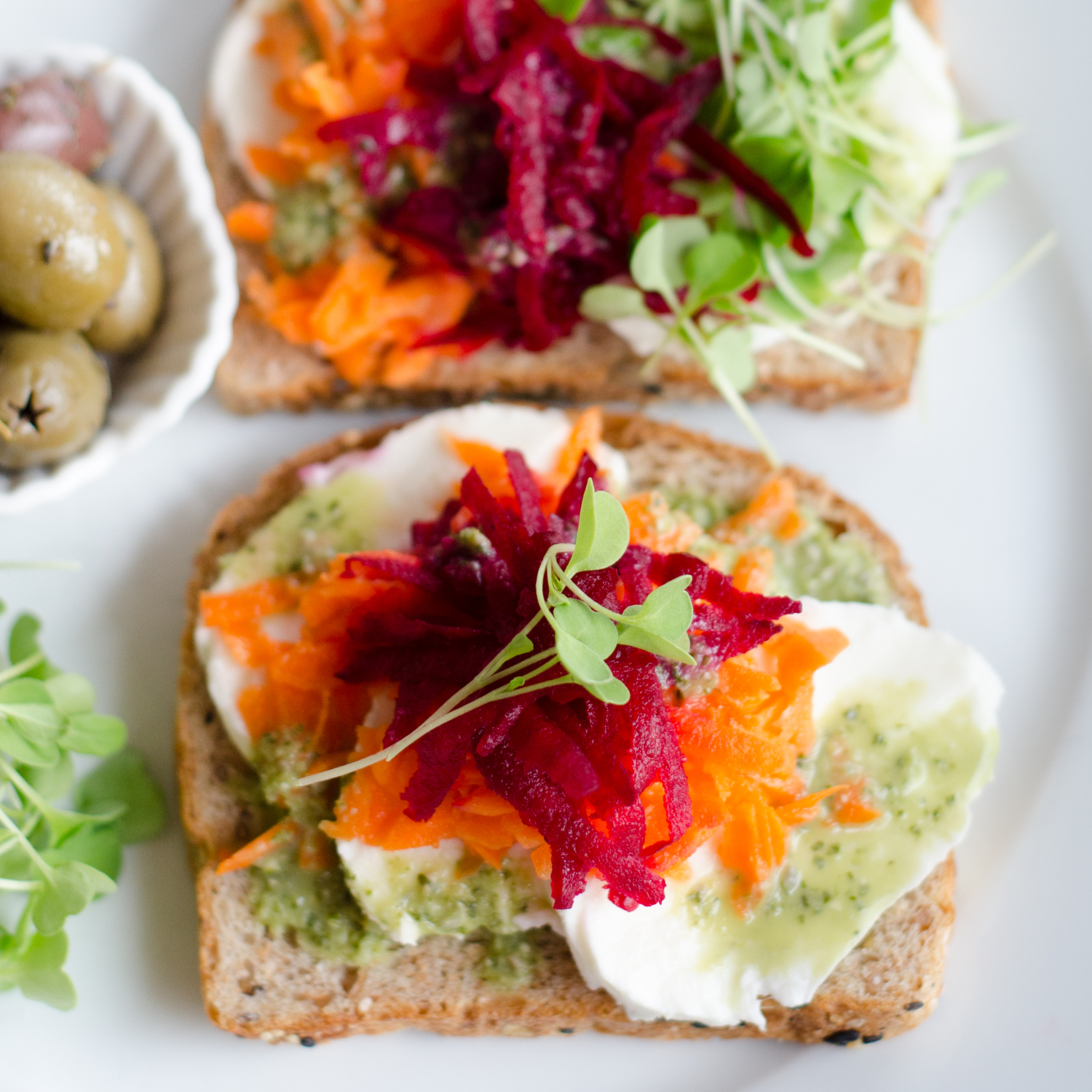 Quick and healthy lunch ideas - try these open faced sandwiches next time you're wondering what to eat for lunch. They're all super fast to make, taste amazing, and will keep you full all afternoon!