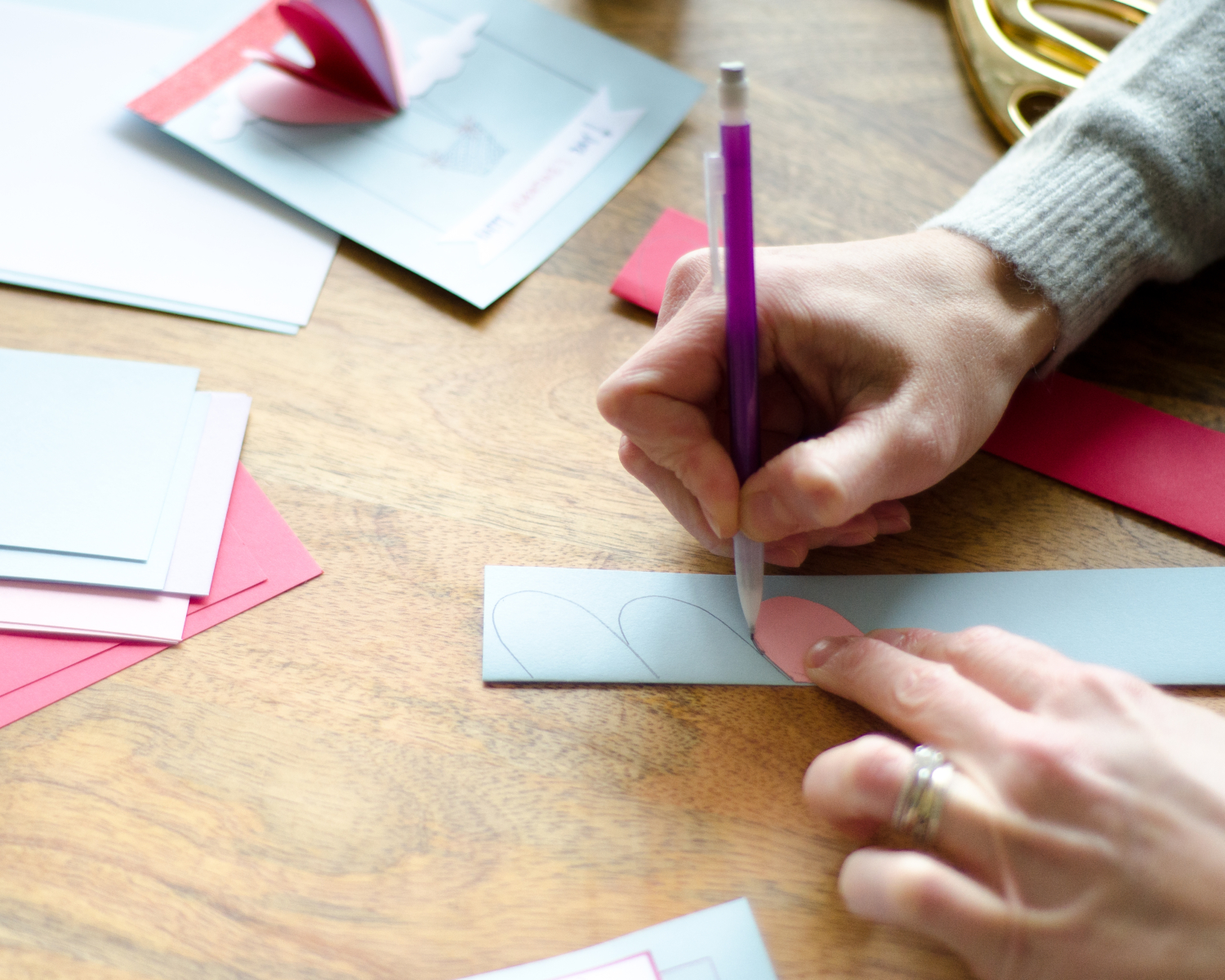 Easy DIY Valentines with 3D paper hearts. Great Valentine's craft for kids that can also be used for exchanging cards at school!