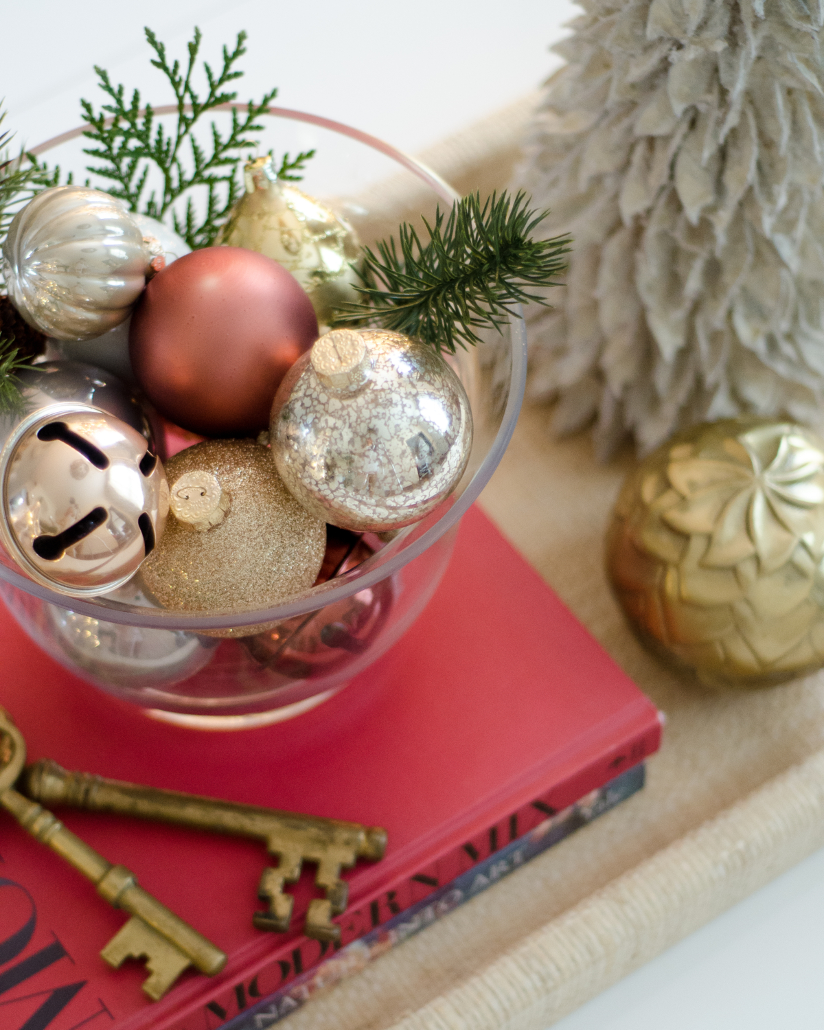 Easy Christmas table decoration