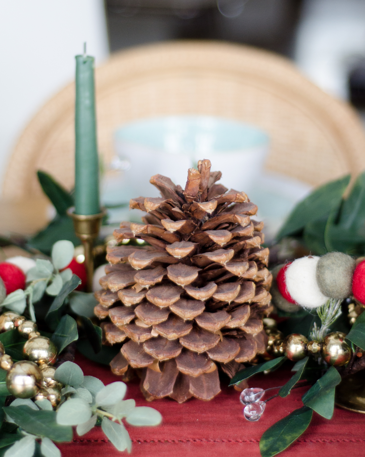 Easy Christmas tablescape